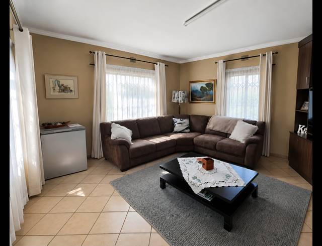 3 BEDROOM HOUSE FOR SALE IN ROTHDENE